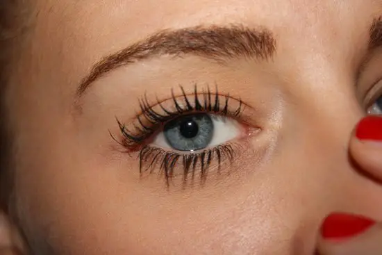 Can a Pregnant Woman Use Eyelash Serum?